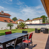 espace extérieur avec terrasse bois